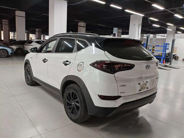 Affordable Hyundai Ship Touring Commercial Vehicle for Sale