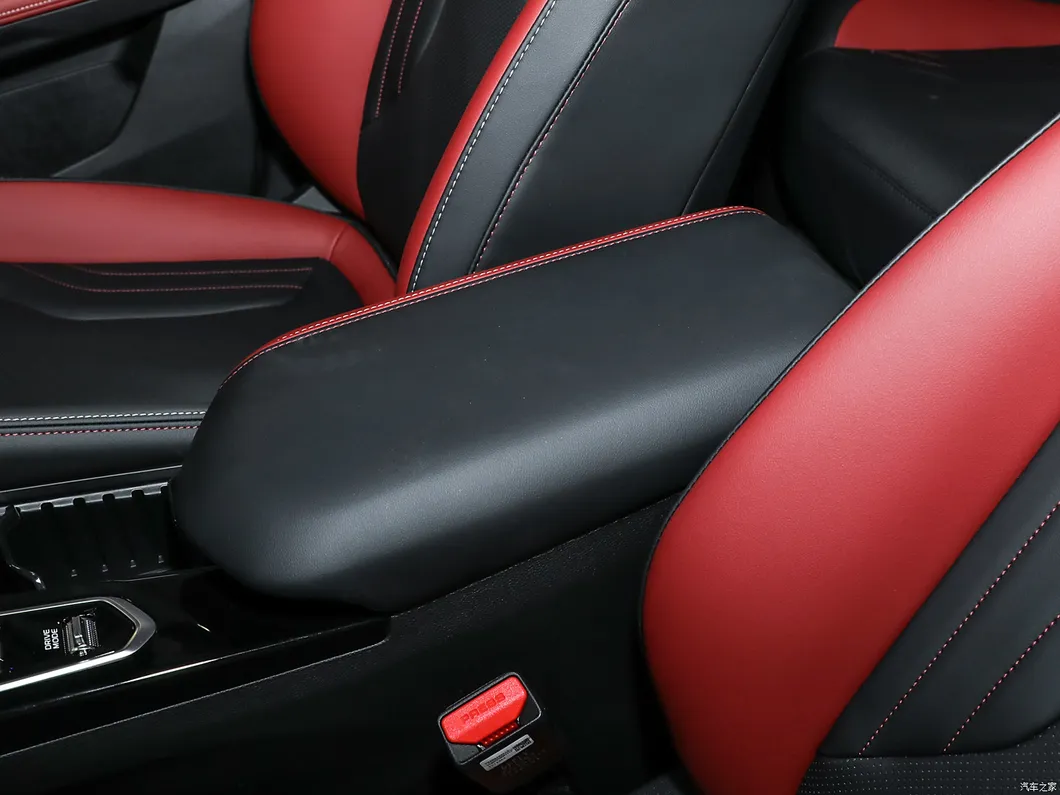 Geely Coolray Interior