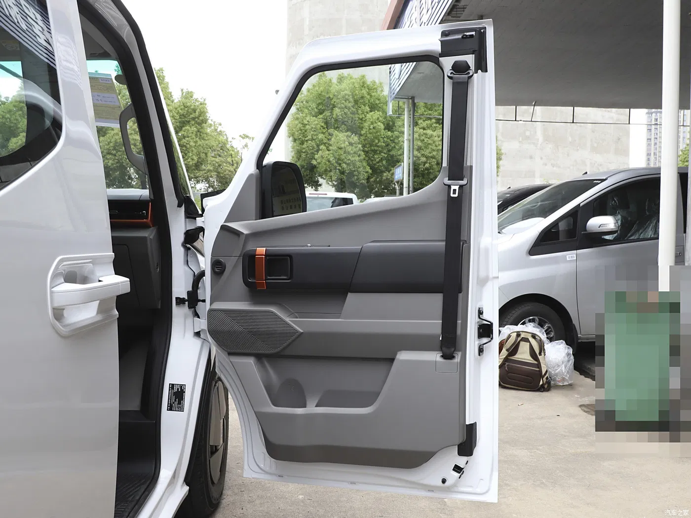 Aucwell Factory Directly Supply 6-7 Seats Electric Minivan for Sale