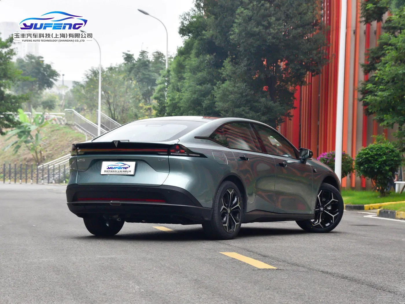 Luxury Deepal L07 Extended Range Pure Electric 5 Door 5 Seats Smart Hatchback for City Driving