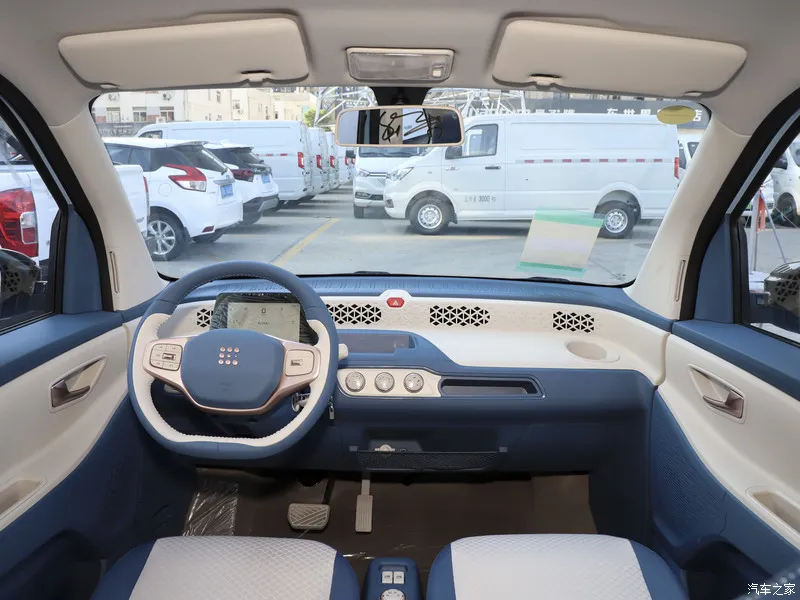 EV <a href='/catalog/china-oem-hatchback-manufacturers-factory/'>Hatchback</a> Front View