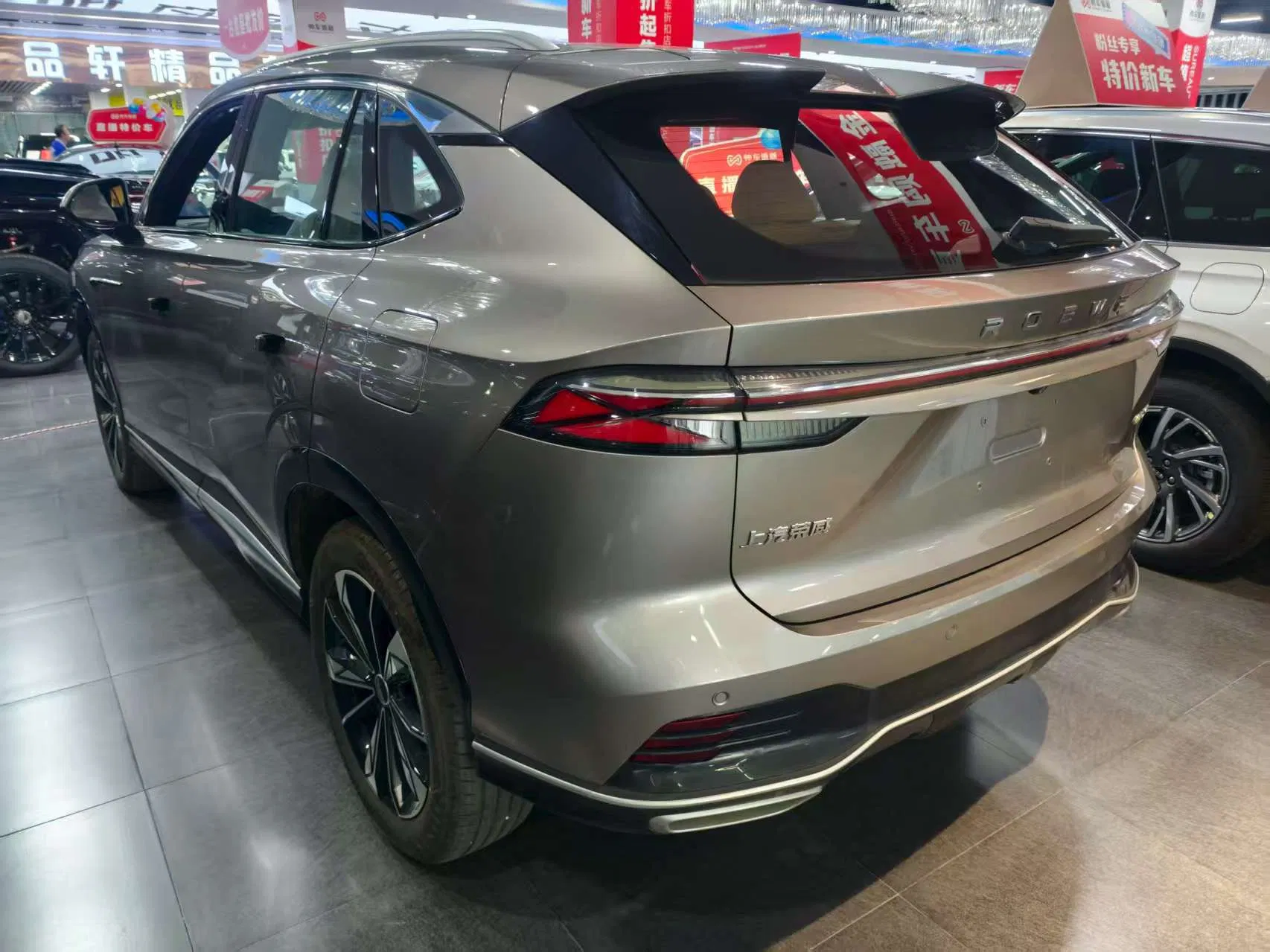 Roewe Erx5 SUV Interior