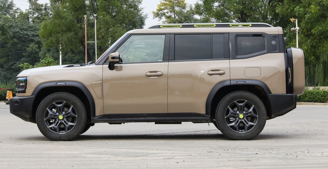 Jetour Traveler 5-Seater SUV 2.0t 254 Horsepower Pure Gasoline Hybrid