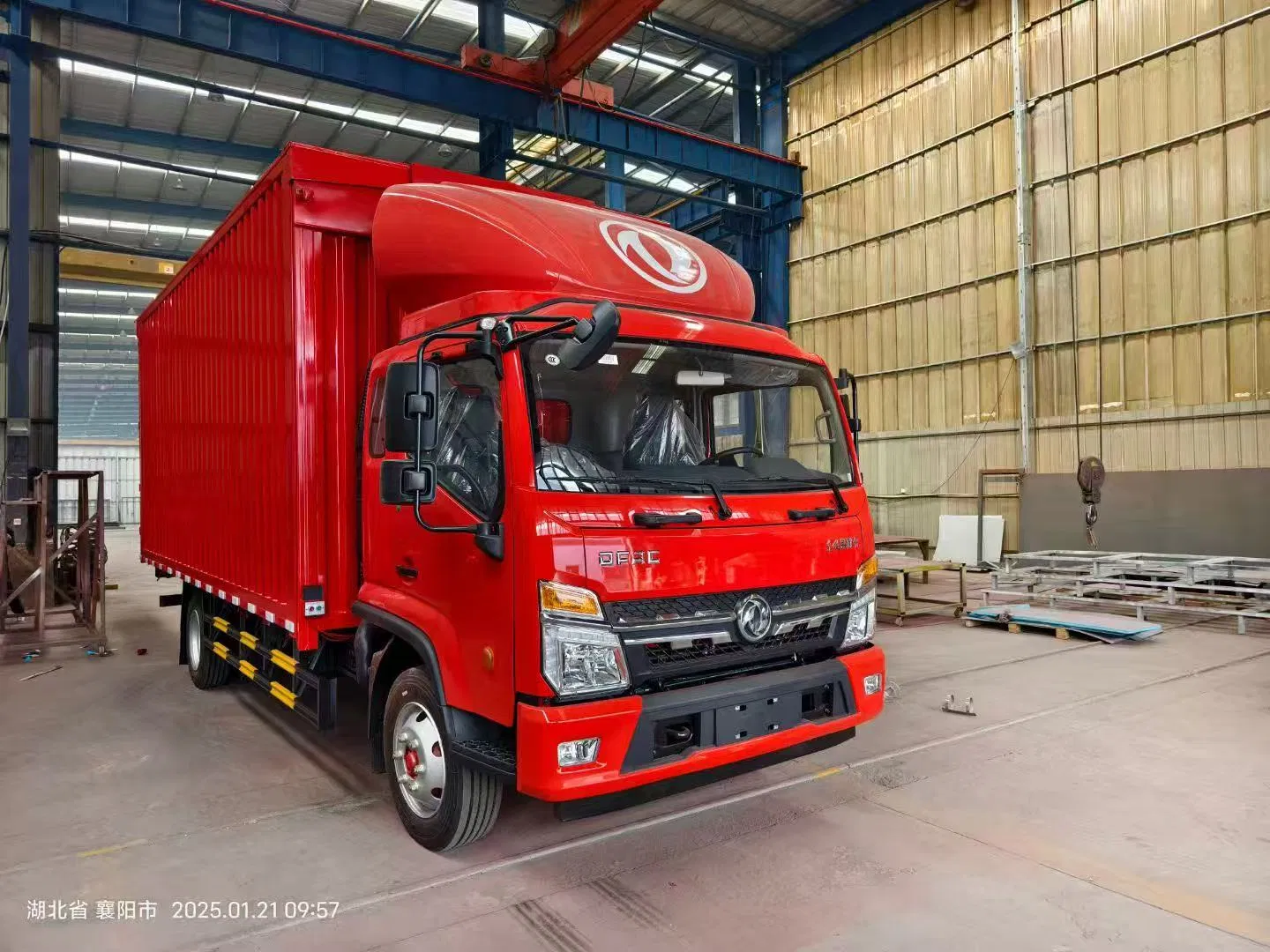 Efficient Dongfeng 4X2 City Delivery Vehicle Light Commercial Vehicle