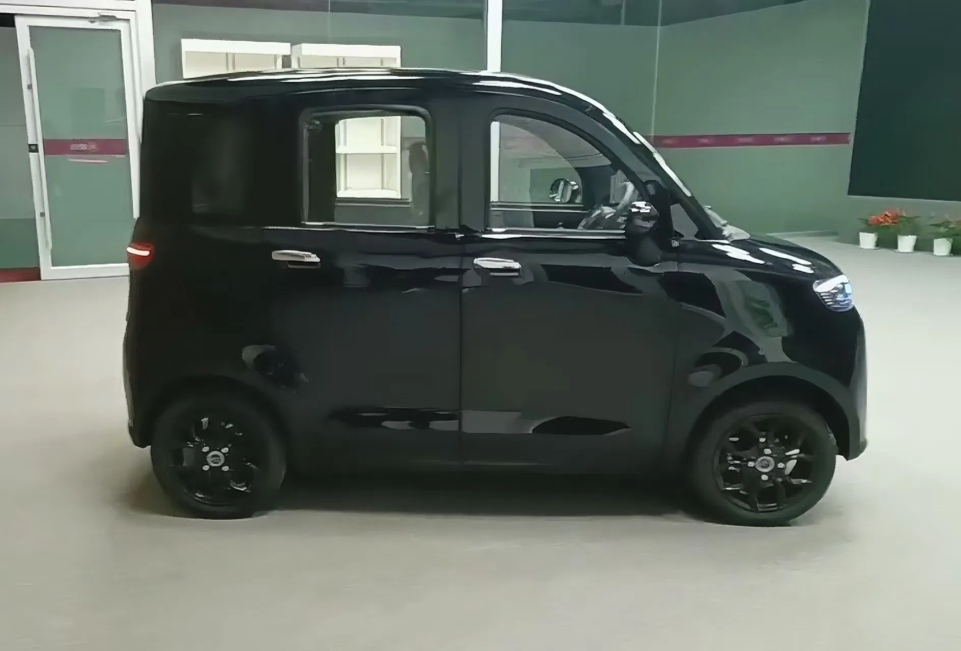 Five-Door Electric Four-Wheel Smart Car City Car L2e EEC Certificate Minicar