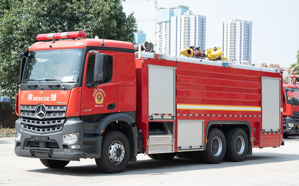Mercedes-Benz HOWO Isuzu Man Sinotruk 16000L Fire Truck Specialized China Manufacturer 8X4 6X4 6X6 4X4 New Guangdong Diesel Airport Pickup Heavy Duty