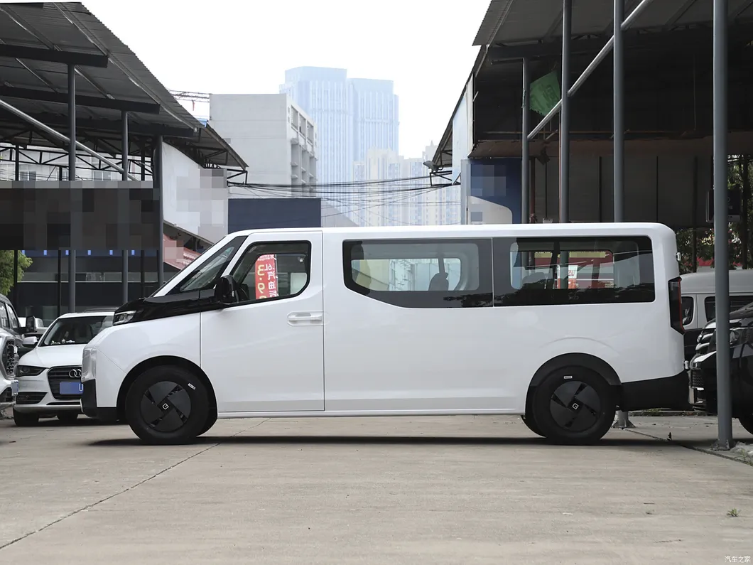 Electric Minivan Display 1