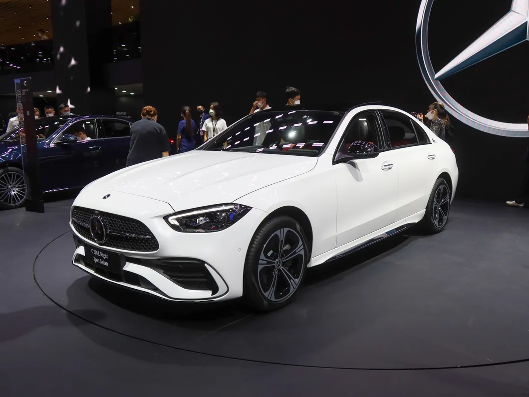 C-Class Sedan View 3