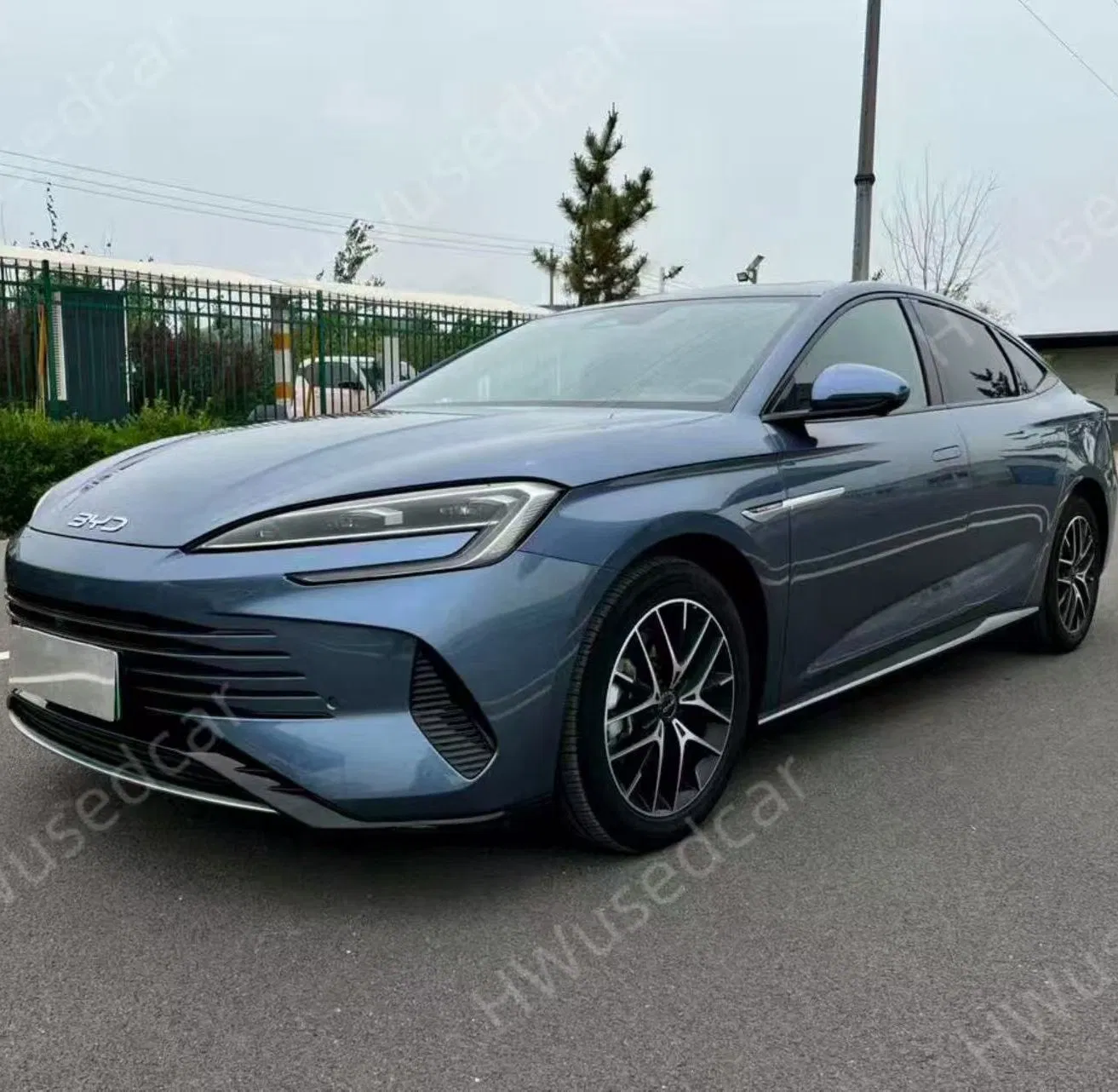 Hot Selling 2025 Byd Seal Dmi 121km Premium Version New Energy Electric Sedan Plug in Hybrid Car Eco-Friendly