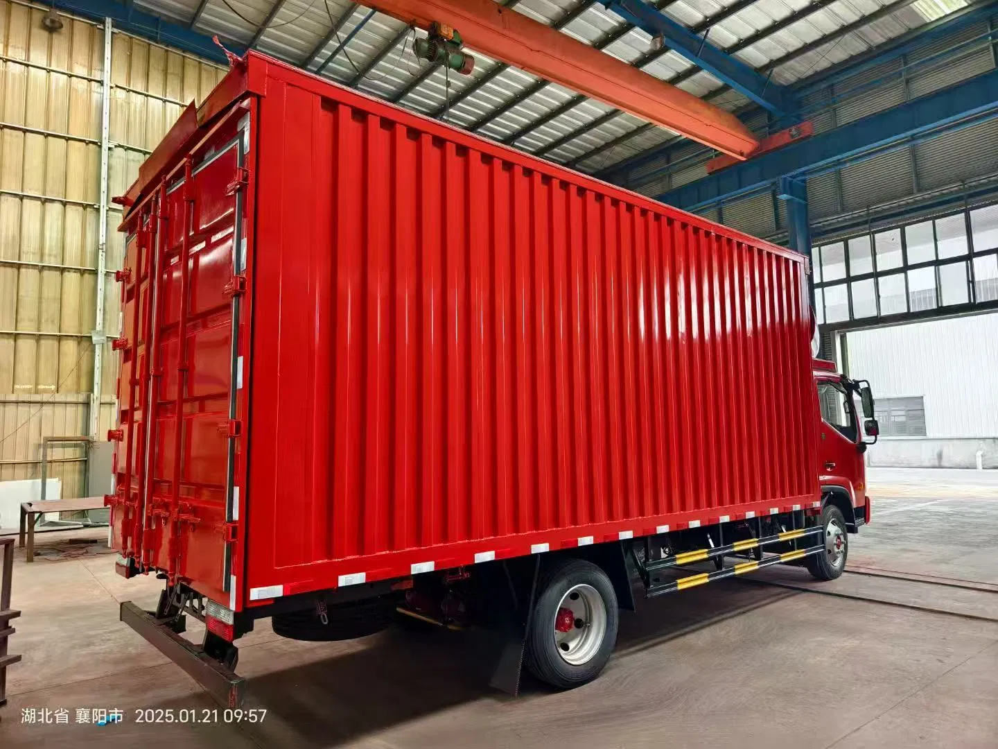 Efficient Dongfeng 4X2 City Delivery Vehicle Light Commercial Vehicle