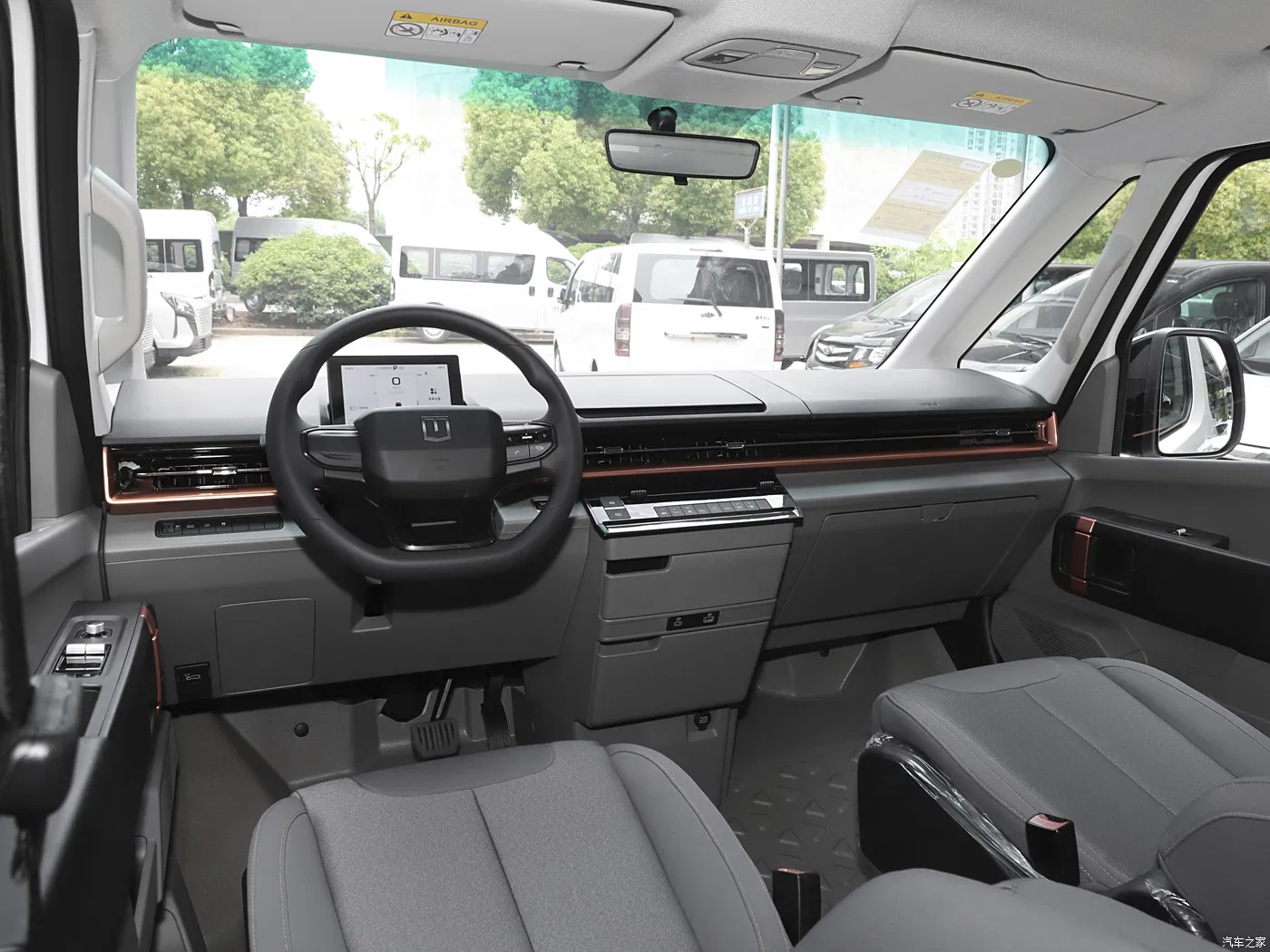 Aucwell Factory Directly Supply 6-7 Seats Electric Minivan for Sale