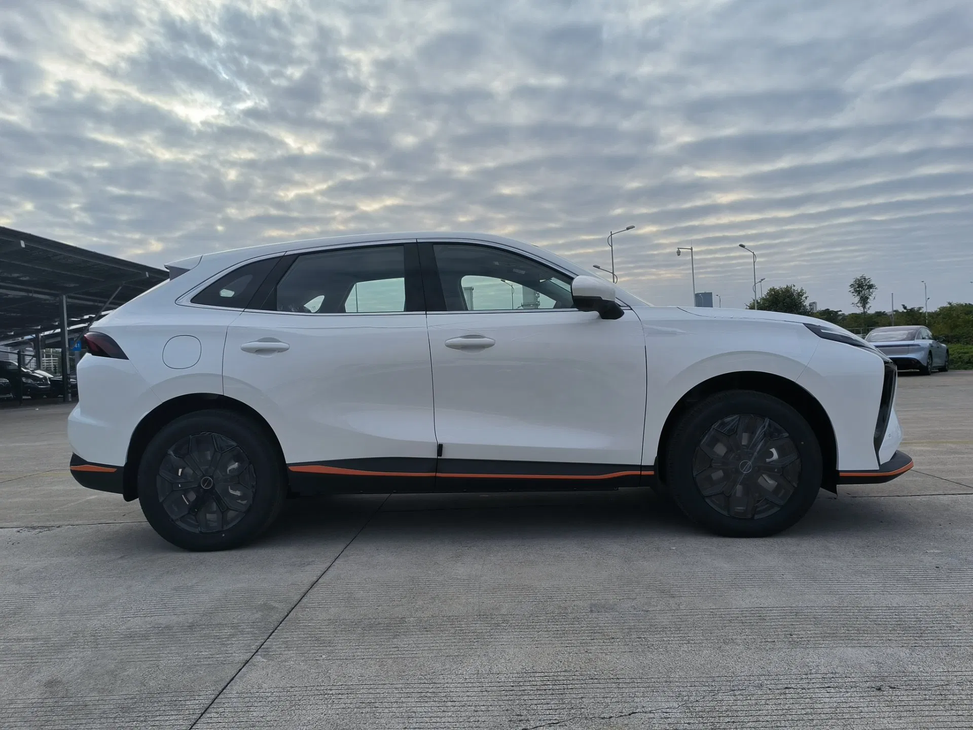 Friday 410 Compact SUV 4800mm Length Integral Body Structure Auto Electric Car