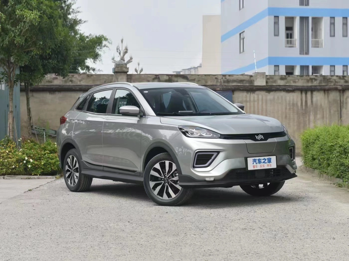 New Electric Sedan Sports Car Long Range 450km for Sale