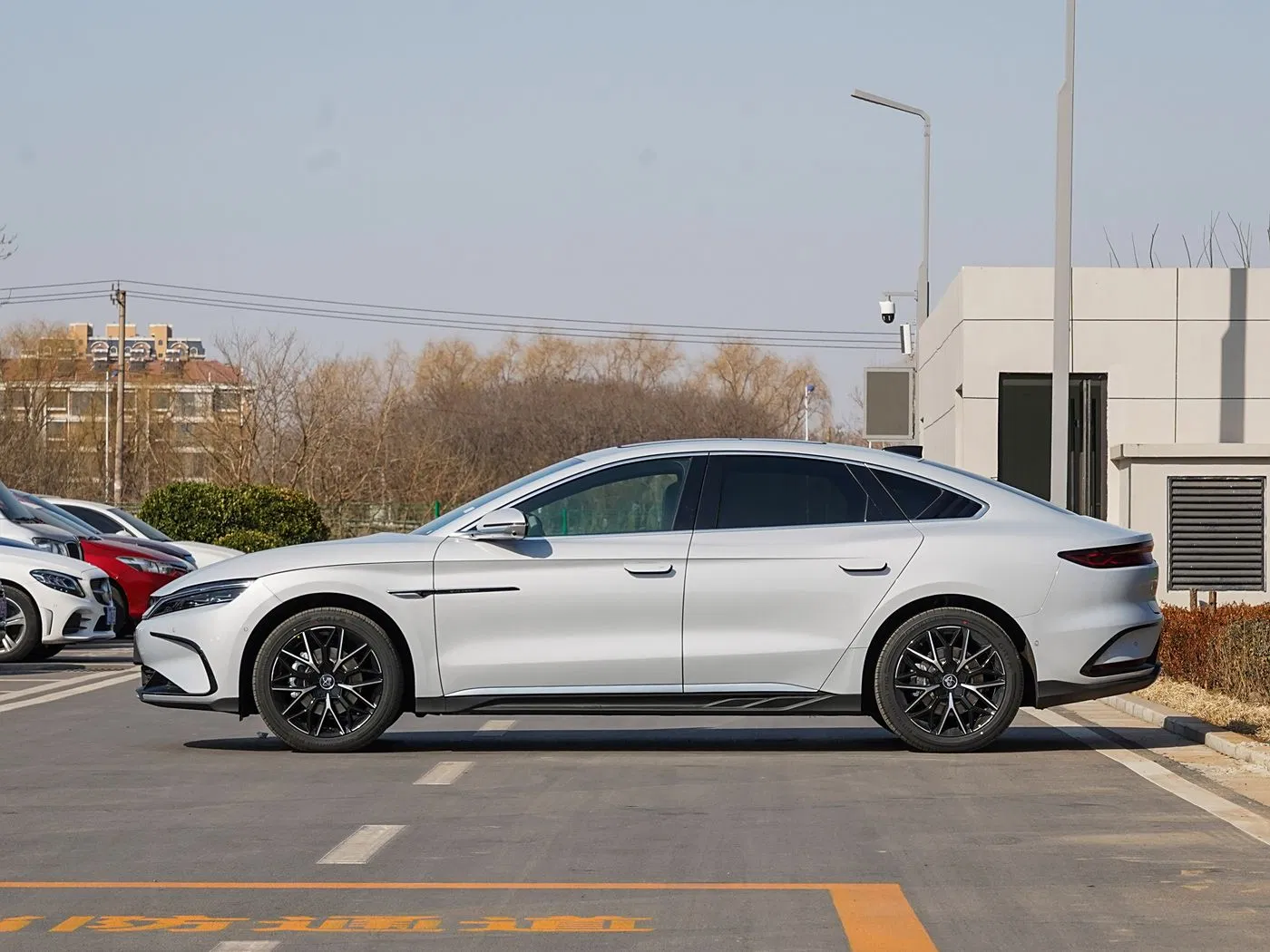 Byd Han 2025 EV Smart Driving Edition 701km Premium Honor and Glory Edition Pure Electric MID-Large Sedan All Versions Available