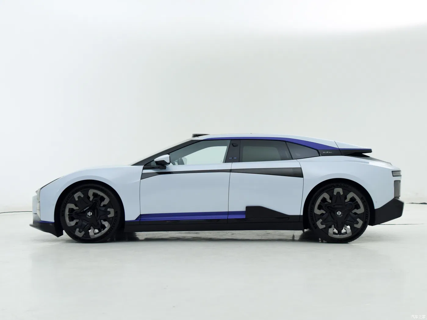 Hiphi Z EV 4WD Sports Electronic SUV 720km Endurance 120kw Battery 820n. M Torque 4 Door 5 Seats EV Car 2023 Version Spot Wholesale