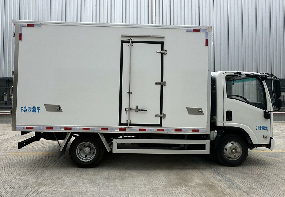 Dubai Airport Catering Commercial Refrigerated Vehicle