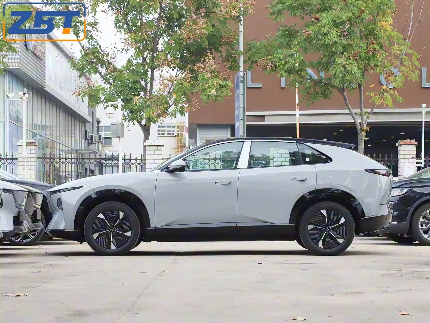 Made in China Changan Mazda Ez-60 SUV, Automatic, Five-Door, Five-Seater, Hatchback, 600 Km Range at High Speed, New Energy SUV