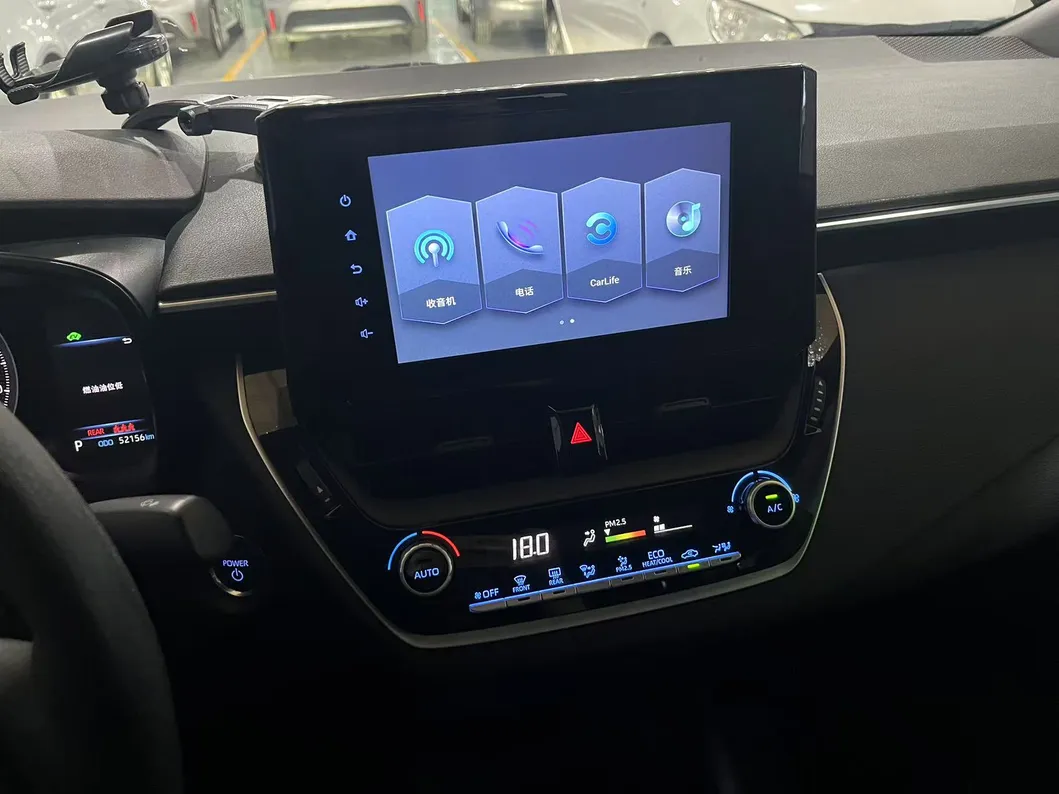 Levin Hybrid Interior 1