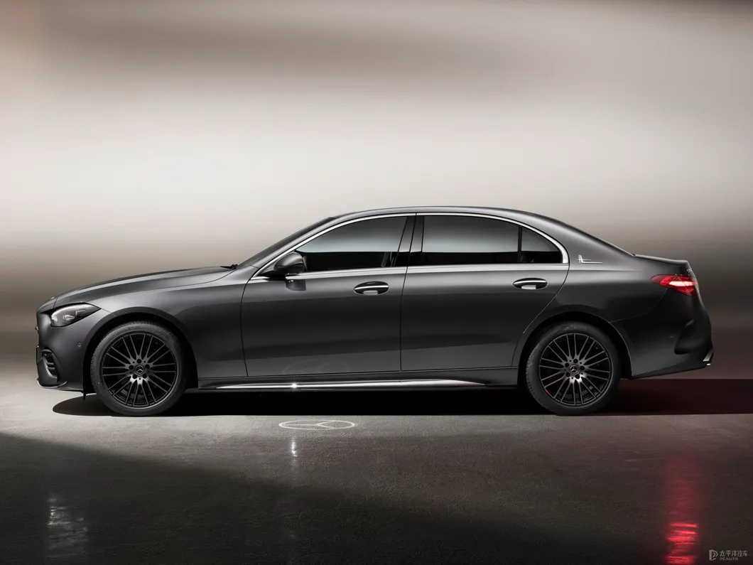 C-Class Sedan View 2