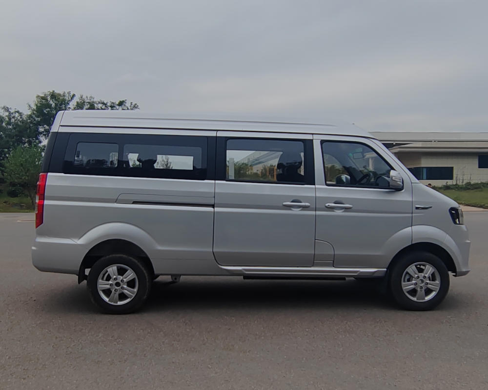 Cost-Effective New Electric Minivan 9 Seater 300km Range Dual Airbags for Sale