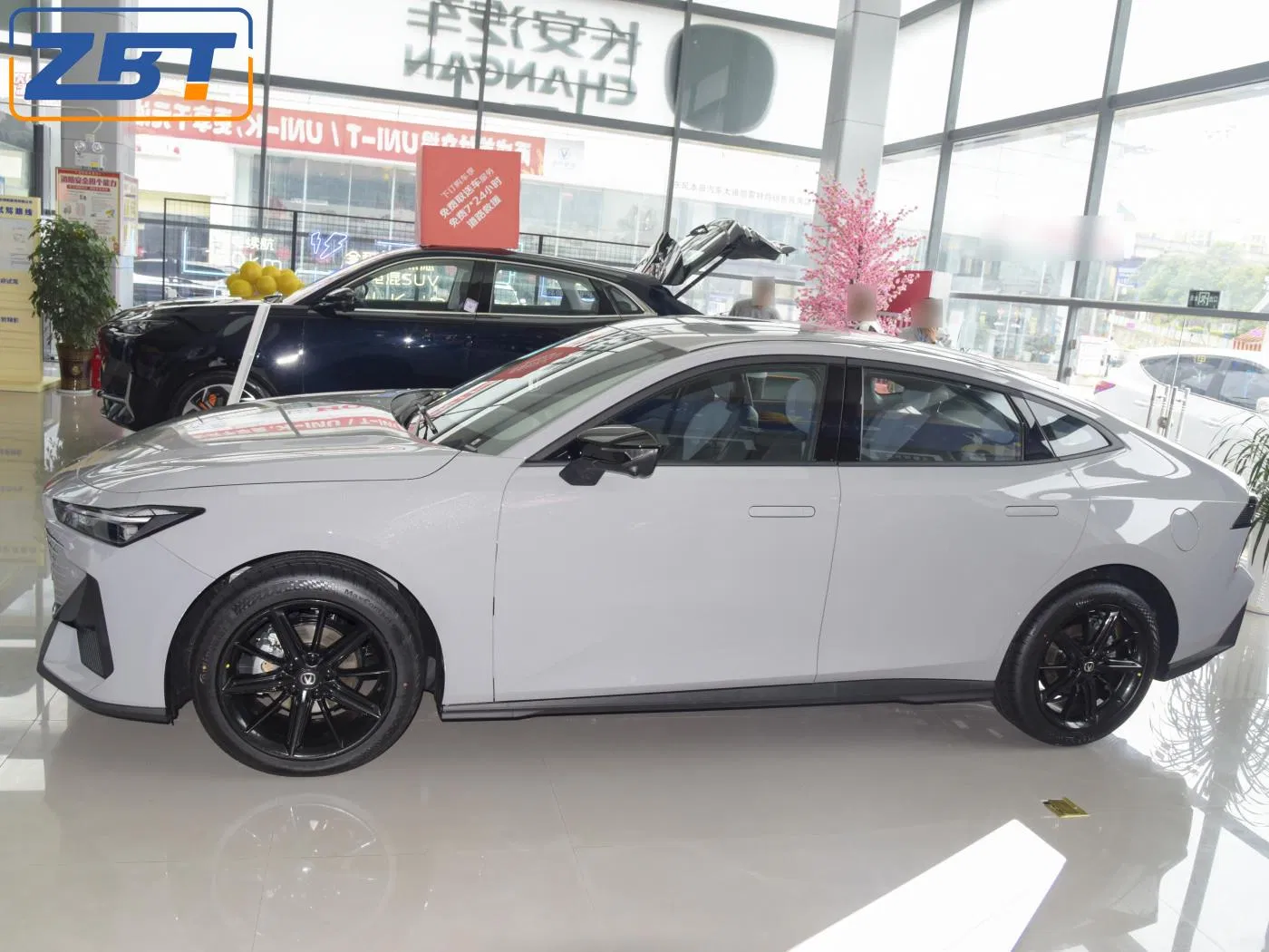 Hot Selling Chinese Changan Uni-K Idd 1.5t Awd EV Luxury Sport New Energy Vehicles 5-Door 5-Seat SUV Hybrid Cars