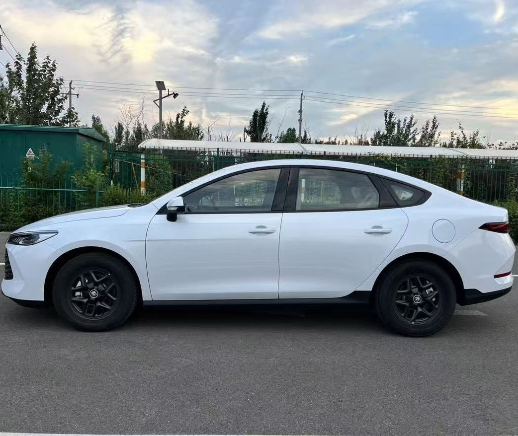 2025 Byd Qin Plus Dm-I 120km Flagship Edition Hybrid Sedan