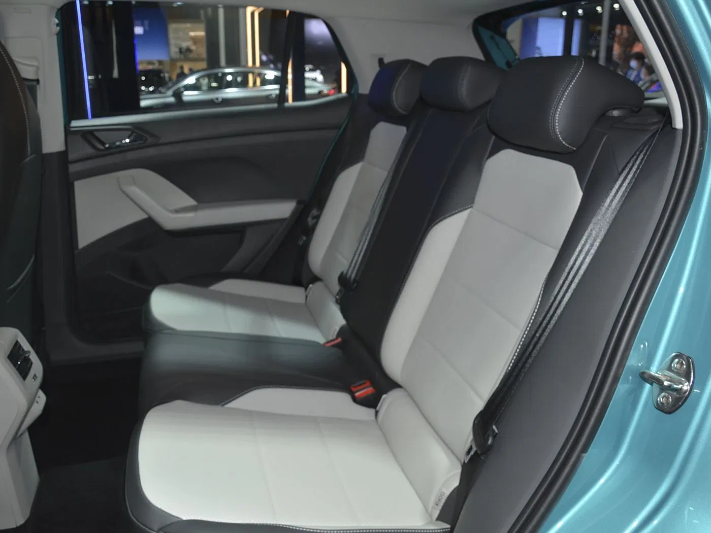 2025 Volkswagens T-Cross 300tsi DSG Deluxe 1.5t Engine Gasoline Car Fwd 5 Door 5 Seater SUV with Panoramic Sunroof Used SUV