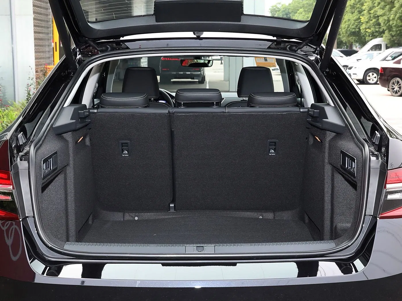 Value-Priced Family Hatchback - Perfect Middle Size for Families