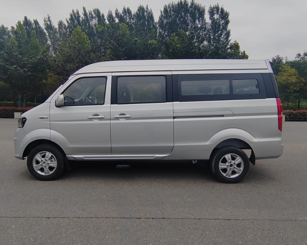 Cost-Effective New Electric Minivan 9 Seater 300km Range Dual Airbags for Sale