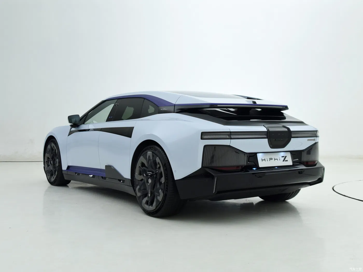 Hiphi Z EV 4WD Sports Electronic SUV 720km Endurance 120kw Battery 820n. M Torque 4 Door 5 Seats EV Car 2023 Version Spot Wholesale