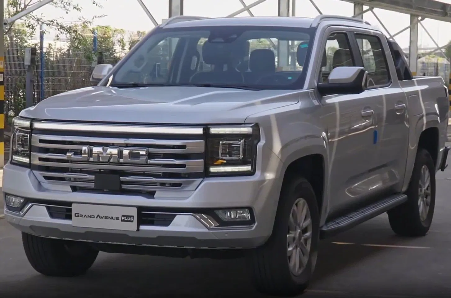 Jmc Grand Avenue Plus LHD Diesel 4X4 8at Pickup Truck