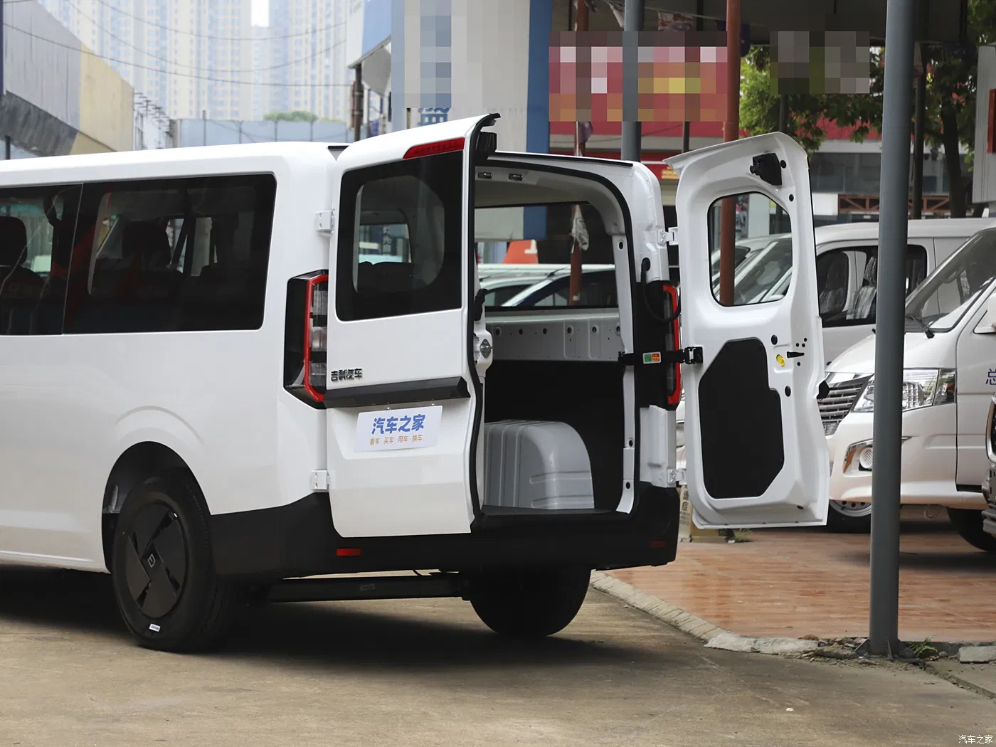 Aucwell Factory Directly Supply 6-7 Seats Electric Minivan for Sale
