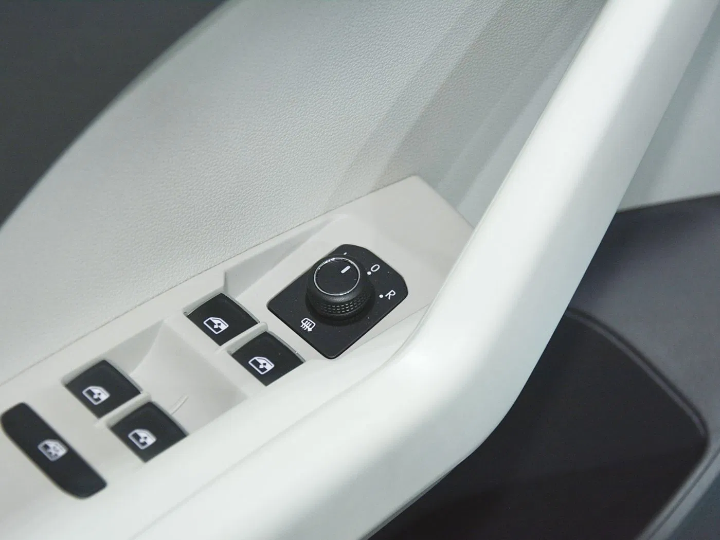 2025 Volkswagens T-Cross 300tsi DSG Deluxe 1.5t Engine Gasoline Car Fwd 5 Door 5 Seater SUV with Panoramic Sunroof Used SUV