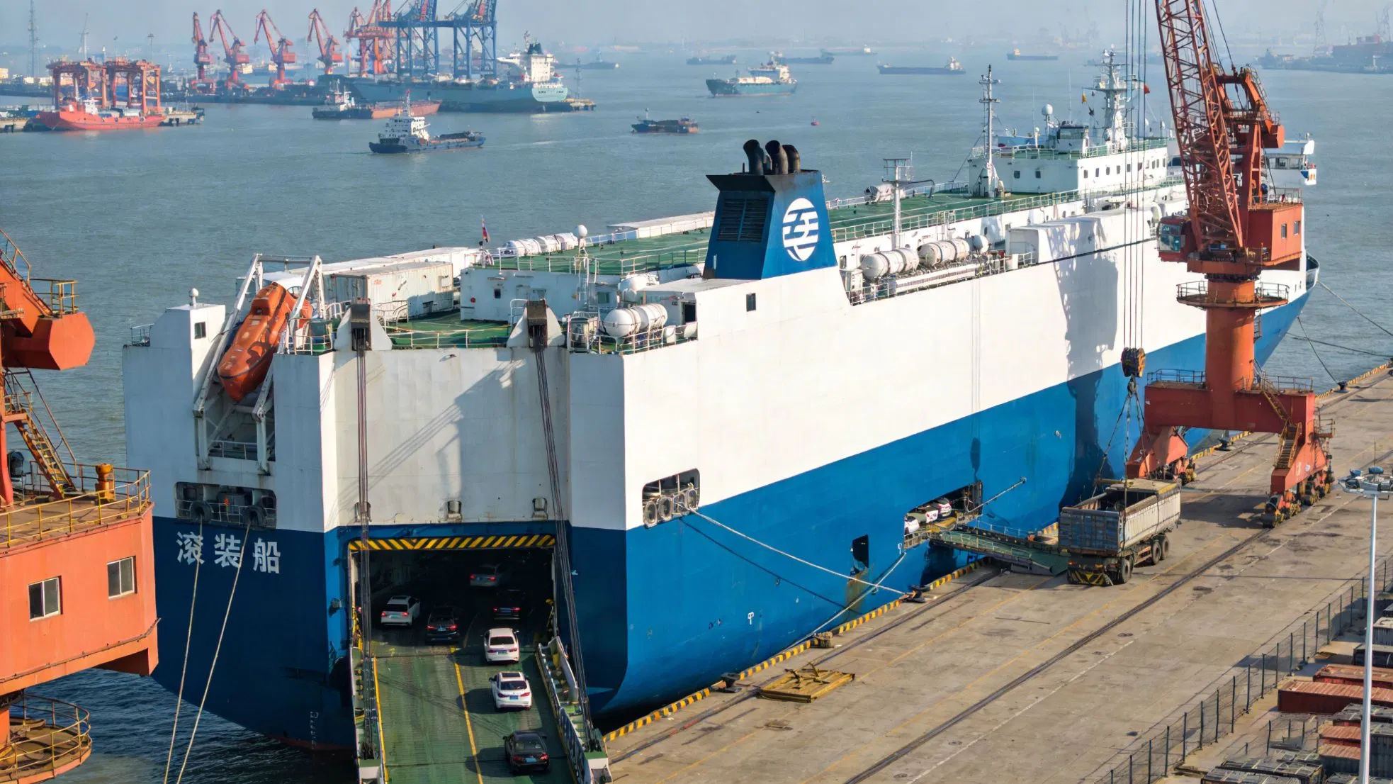 Asia to Latin America and Latin America RO-RO Service Bulk Equipment Vehicle Sea Freight Booking