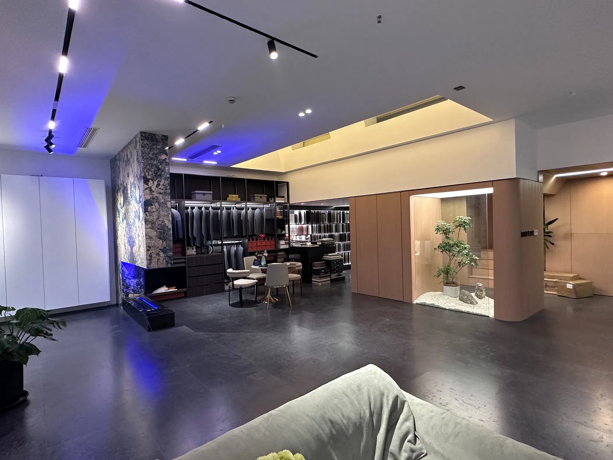 Amazon Best Seller Style Shoe Cabinet Fba Prep Service 2000+ Units/Month Capacity30.