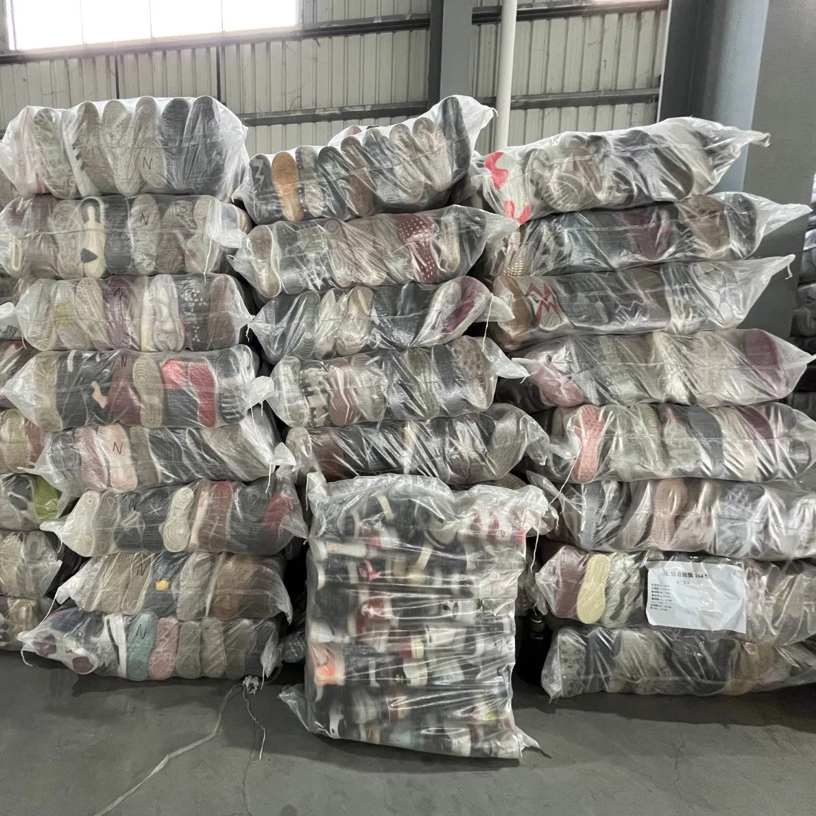 Chaussures De Seconde Main Hommes Femmes Sports Football Basketball Luxe Lot En Gros Import Europe Dubai