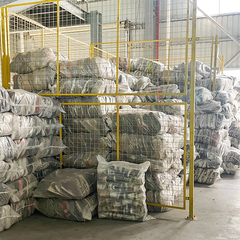 Sepatu Bekas Branded Bola Hiking Running Sepatu Boot Karungan Second Hand Wholesale Premium Asia Import