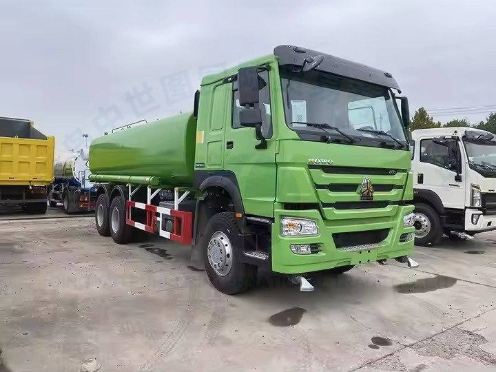 Durable 20000L Sinotruk HOWO Water Tanker - Import Now