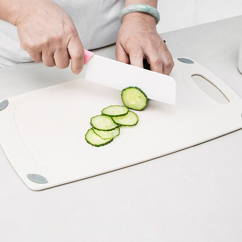 Innovative Double-Sided Cutting Board Made of Plastic for Easy Prep