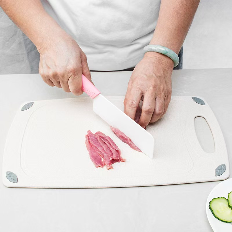 Innovative Double-Sided Cutting Board Made of Plastic for Easy Prep