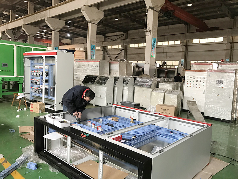 Plastic grinder and crusher machine for recycling