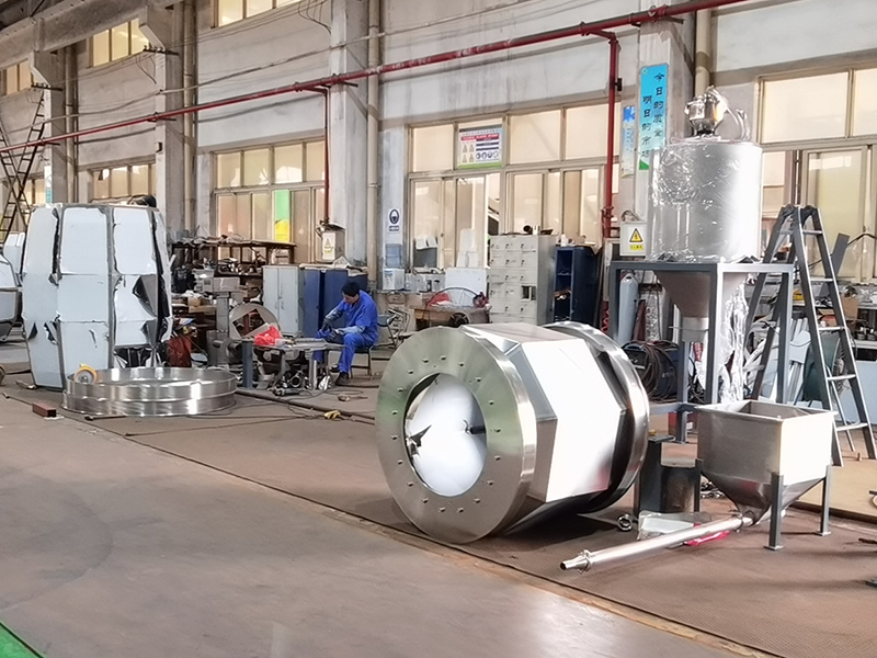 Lianda factory production floor with recycling equipment