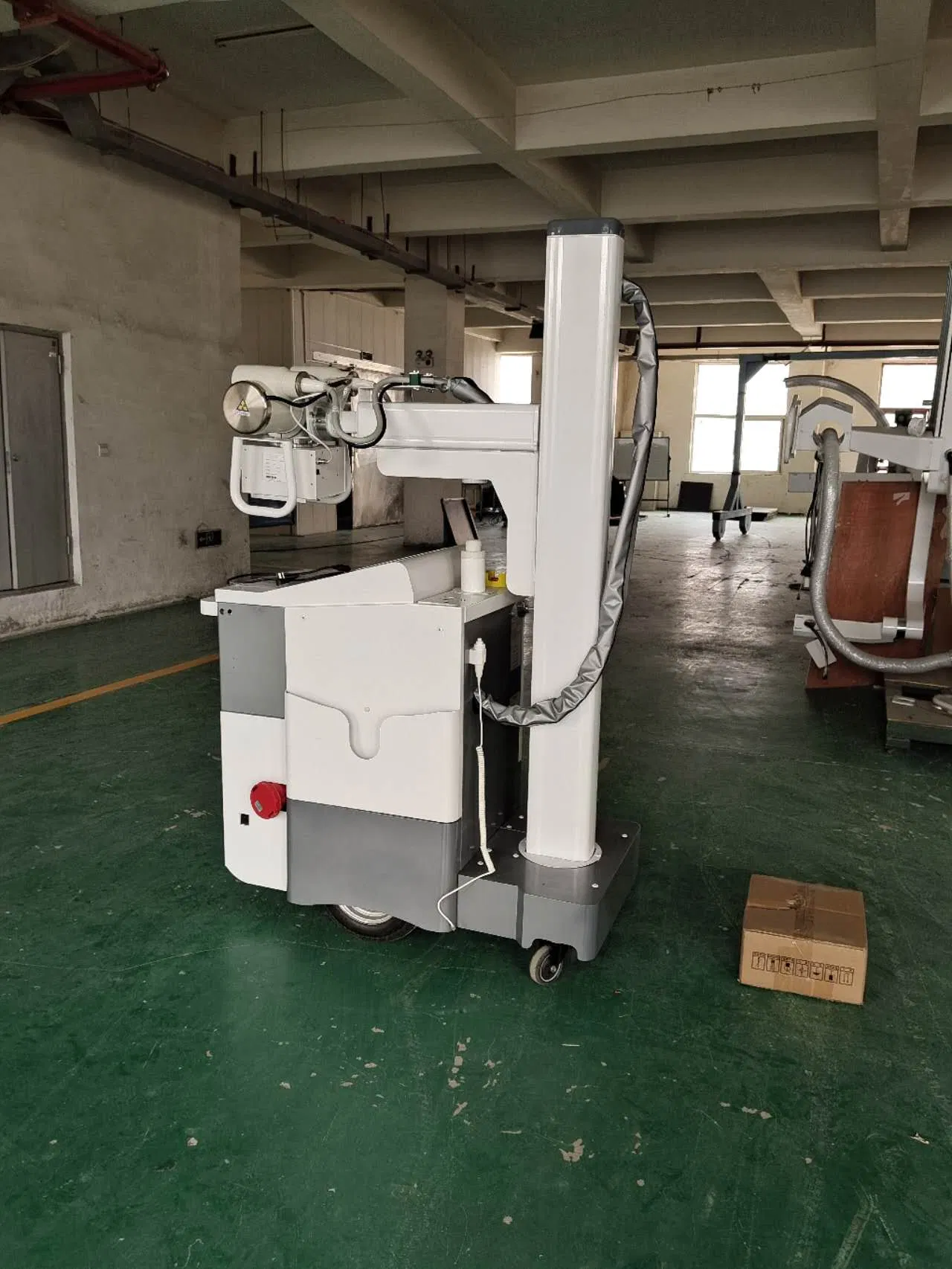 China Medical Equipment Factory 32kw Digital Mobile X-ray Radiography System