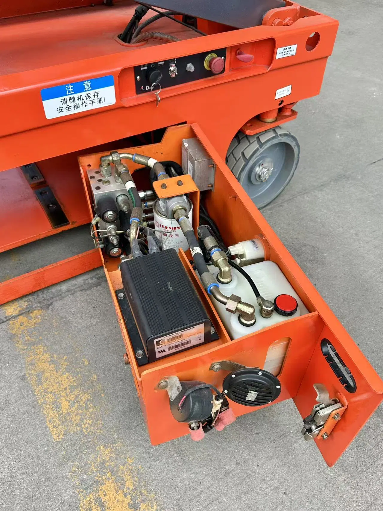 Four-Wheel Self-Propelled Hydraulic Scissor Lifting Equipment