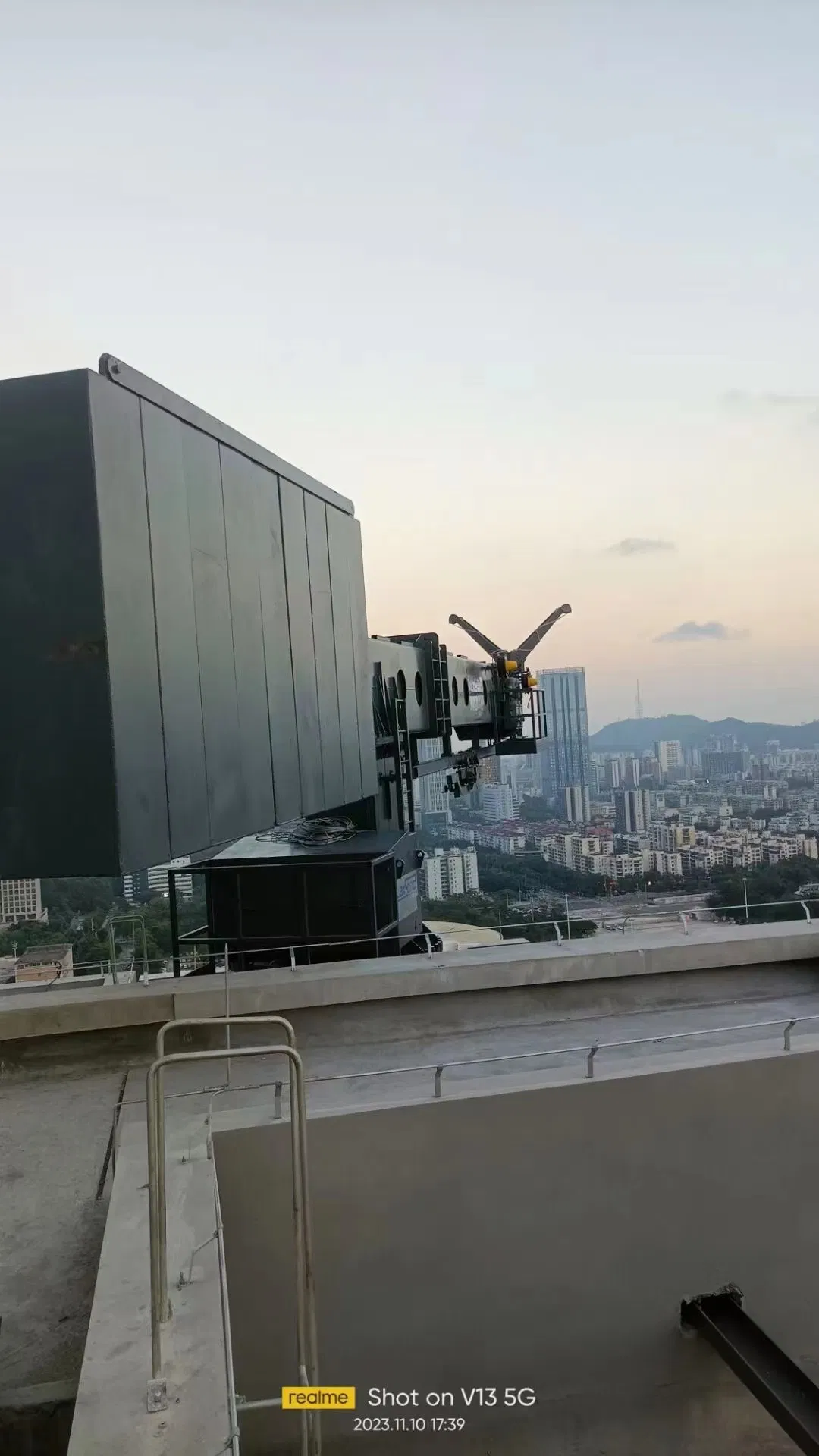 Facade Access Building Maintenance Unit System with Gondola and Counter Weight Type