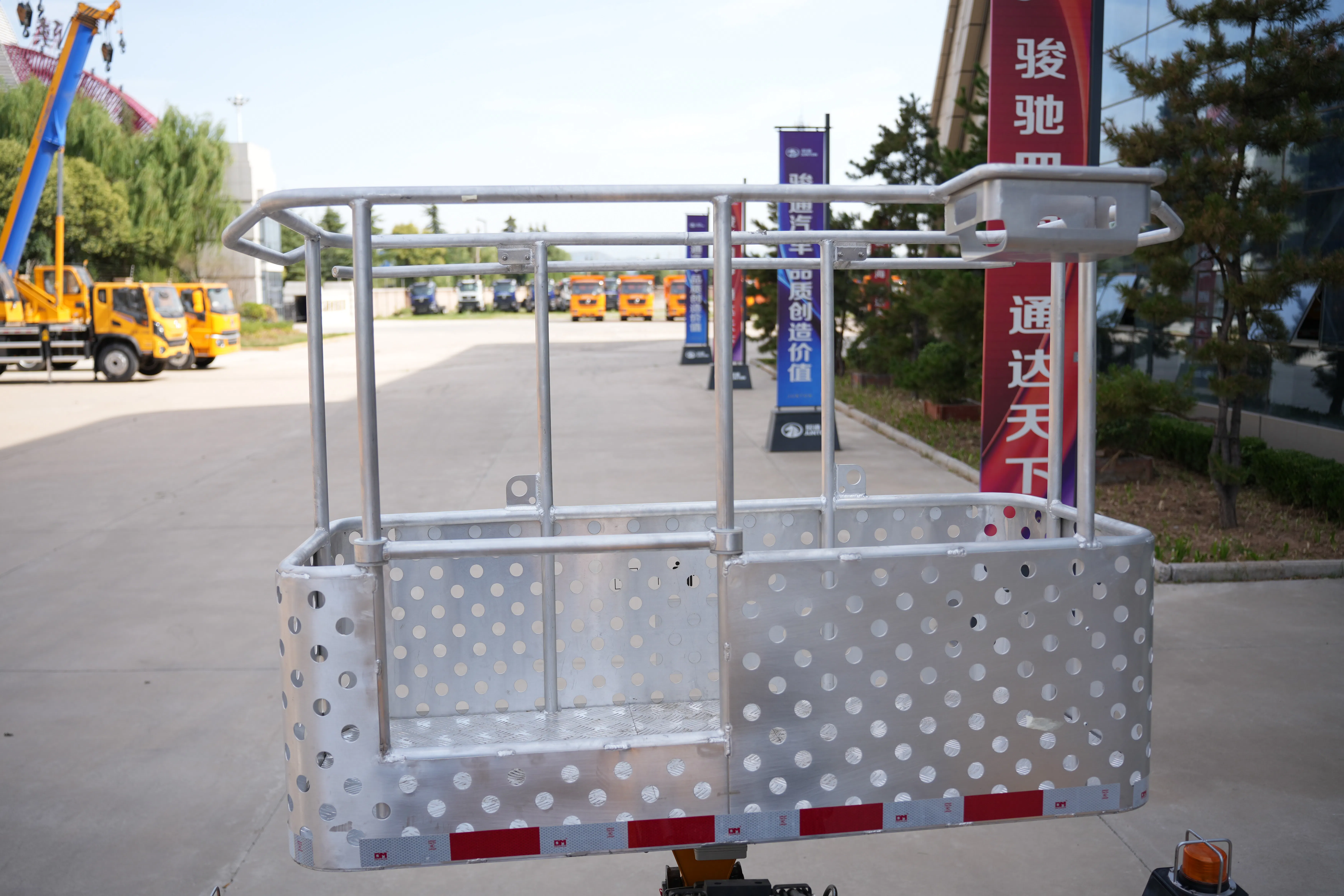 Heavy-Duty Aerial Work Equipment for 28-Meter Junton Access