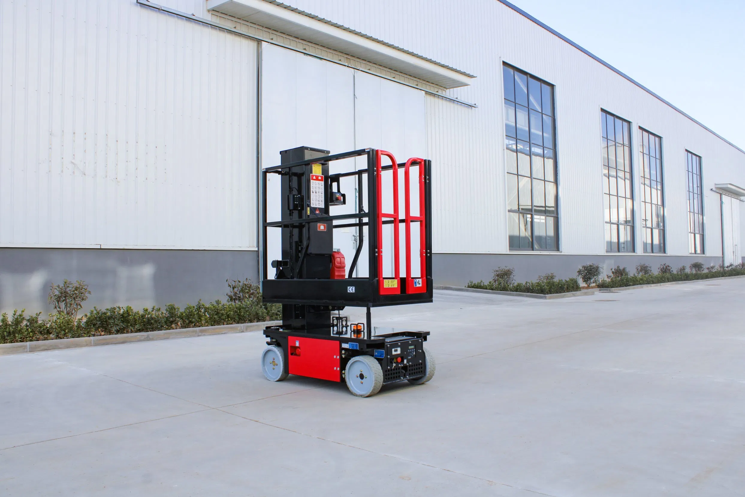 High-Efficiency Aerial Work Fully Electric Single-Person Telescopic Mast Lifting Platform in Stock.