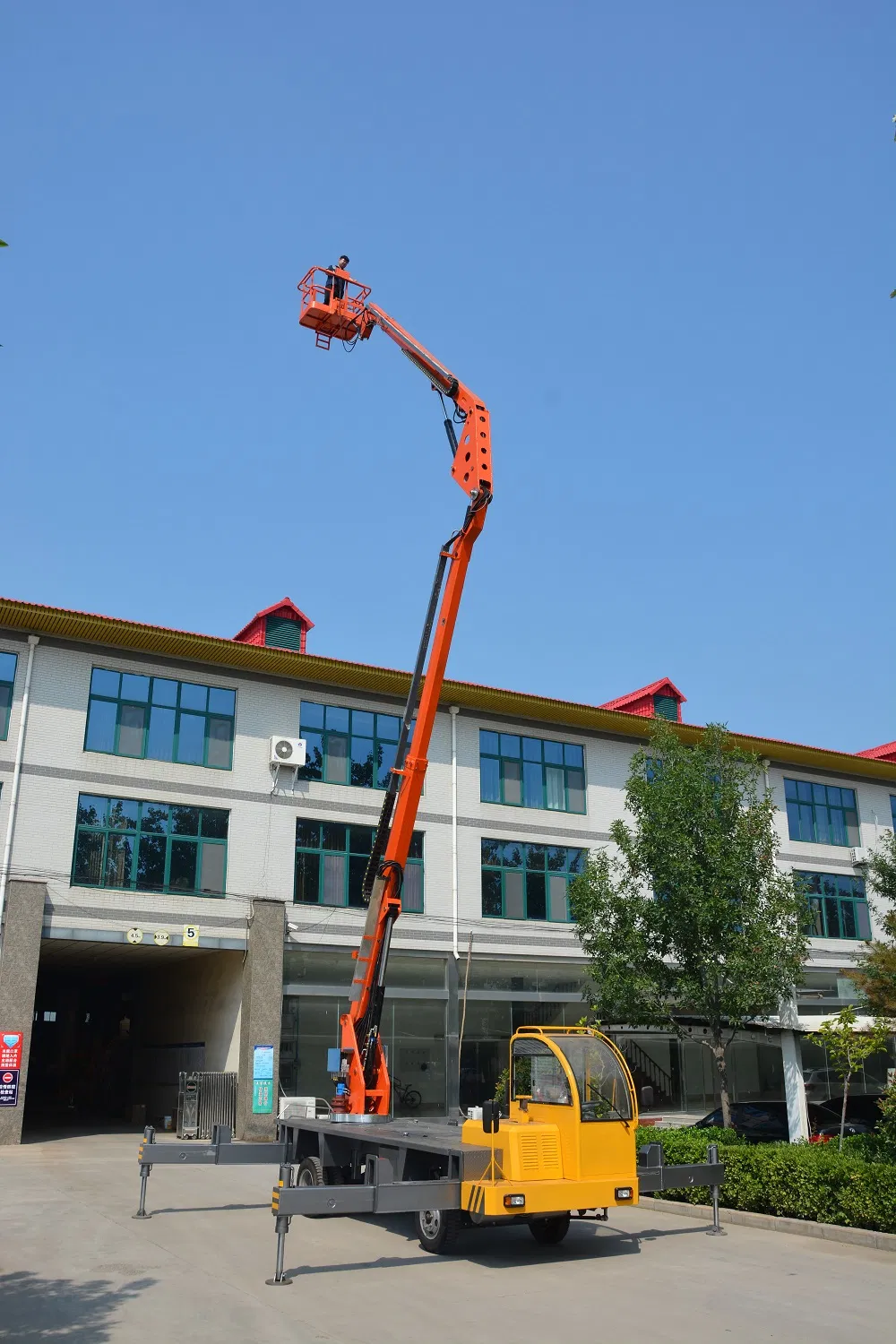 China 8-20m 200kg Height Diesel Trailer Boom Lift Articulating Boom Lift