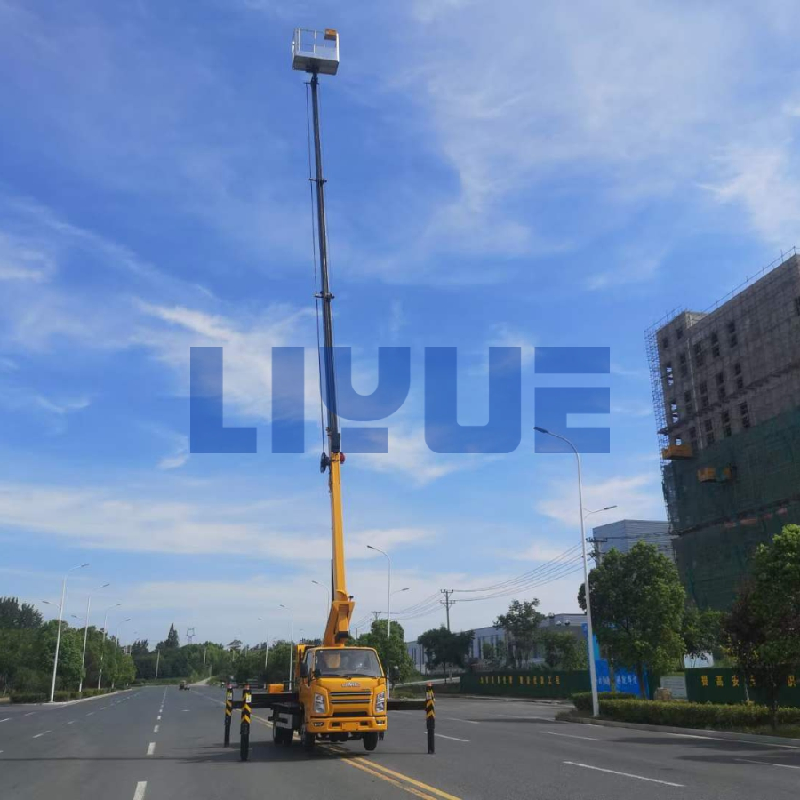 Self-Propelled Electric Lift Aerial Work Platform 18m for Warehouse Maintenance &amp; Construction