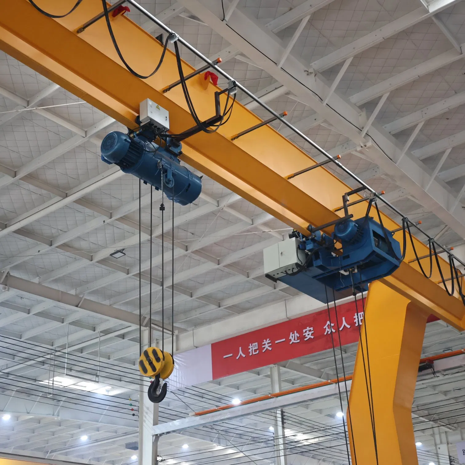 Fabricado En China Price Compact Mini L Type Single Girder Gantry Crane Portal Crane for Construction Site and Lifting Tasks 5/10/15/20/25/30t